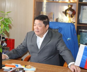 Генеральный директор типографии  Цзян Сяо Кунь
