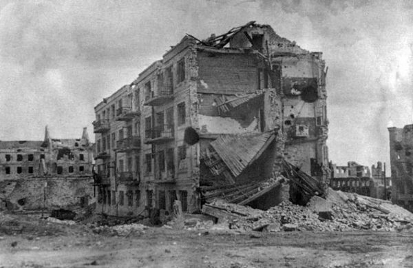 Дом Павлова после окончания Сталинградской битвы. 1943 год